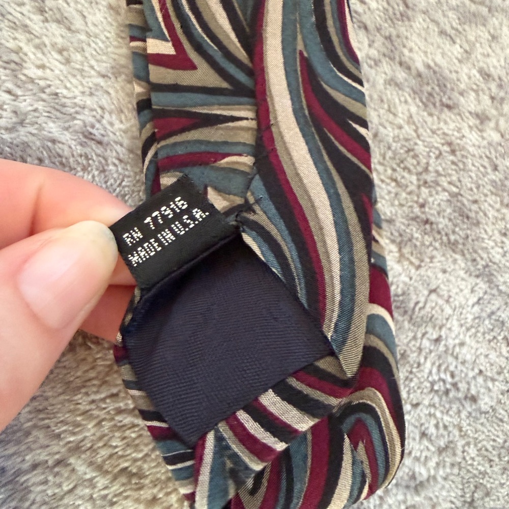 Chez Roffe Men’s Colorful Design Tie - Picture 3 of 4